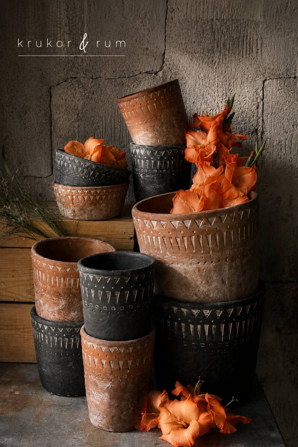 Dekorativa terracotta/svarta/Inka lerkrukor